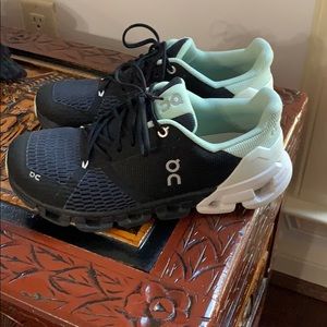 on cloud, women’s size 8